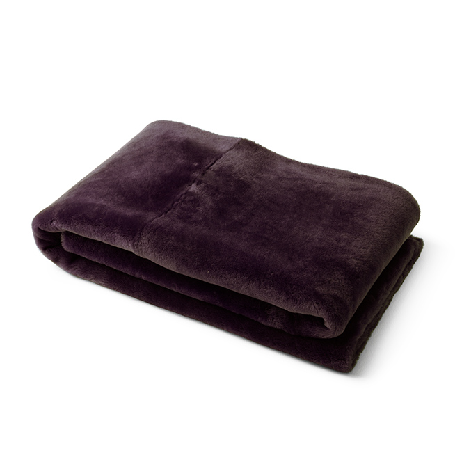 山羊毛薄毯与抱枕套装 6